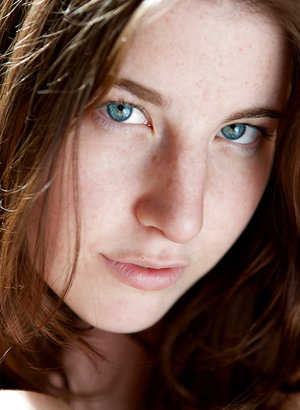 18 year old black girl Nia Nacci doffs school clothes to poses naked